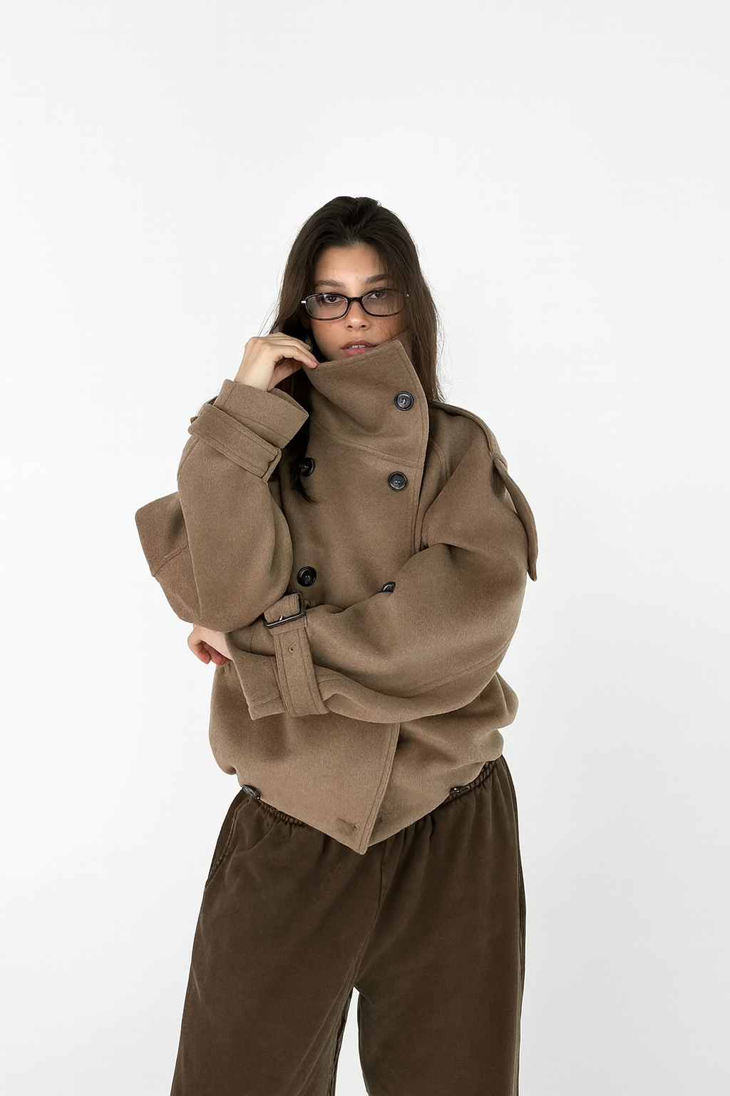 Trench con collo alto e texture