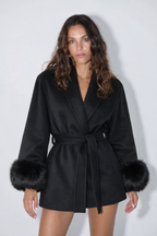 Cappotto con Cintura e Polsini in Pelliccia