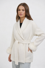 Cappotto con Cintura e Polsini in Pelliccia