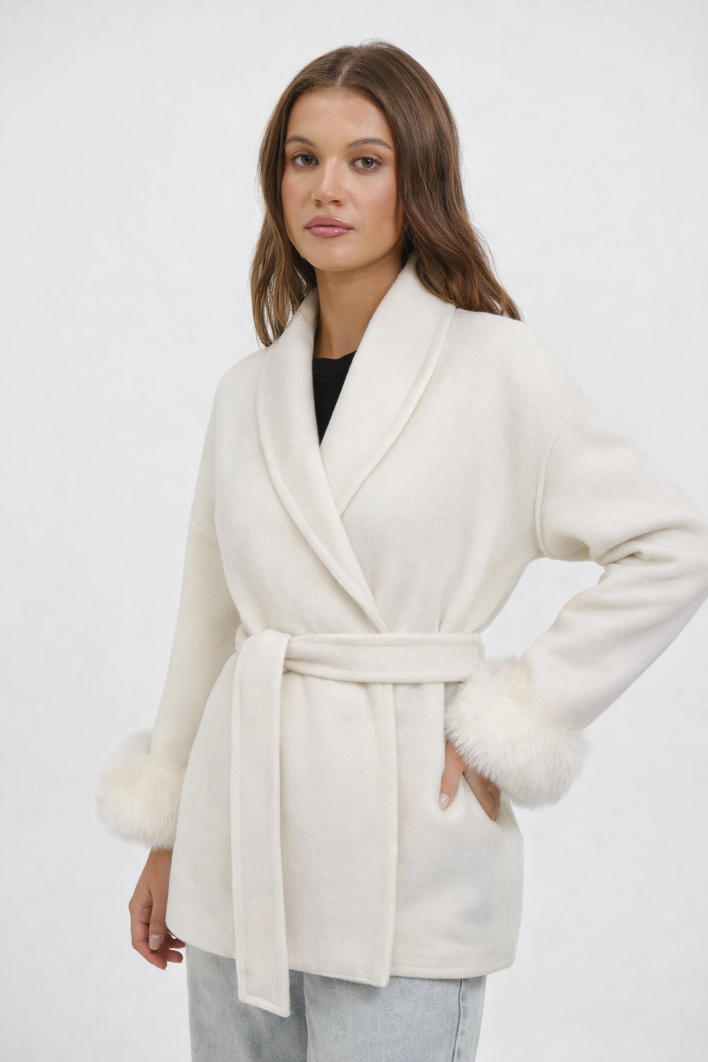 Cappotto con Cintura e Polsini in Pelliccia