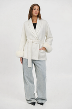 Cappotto con Cintura e Polsini in Pelliccia