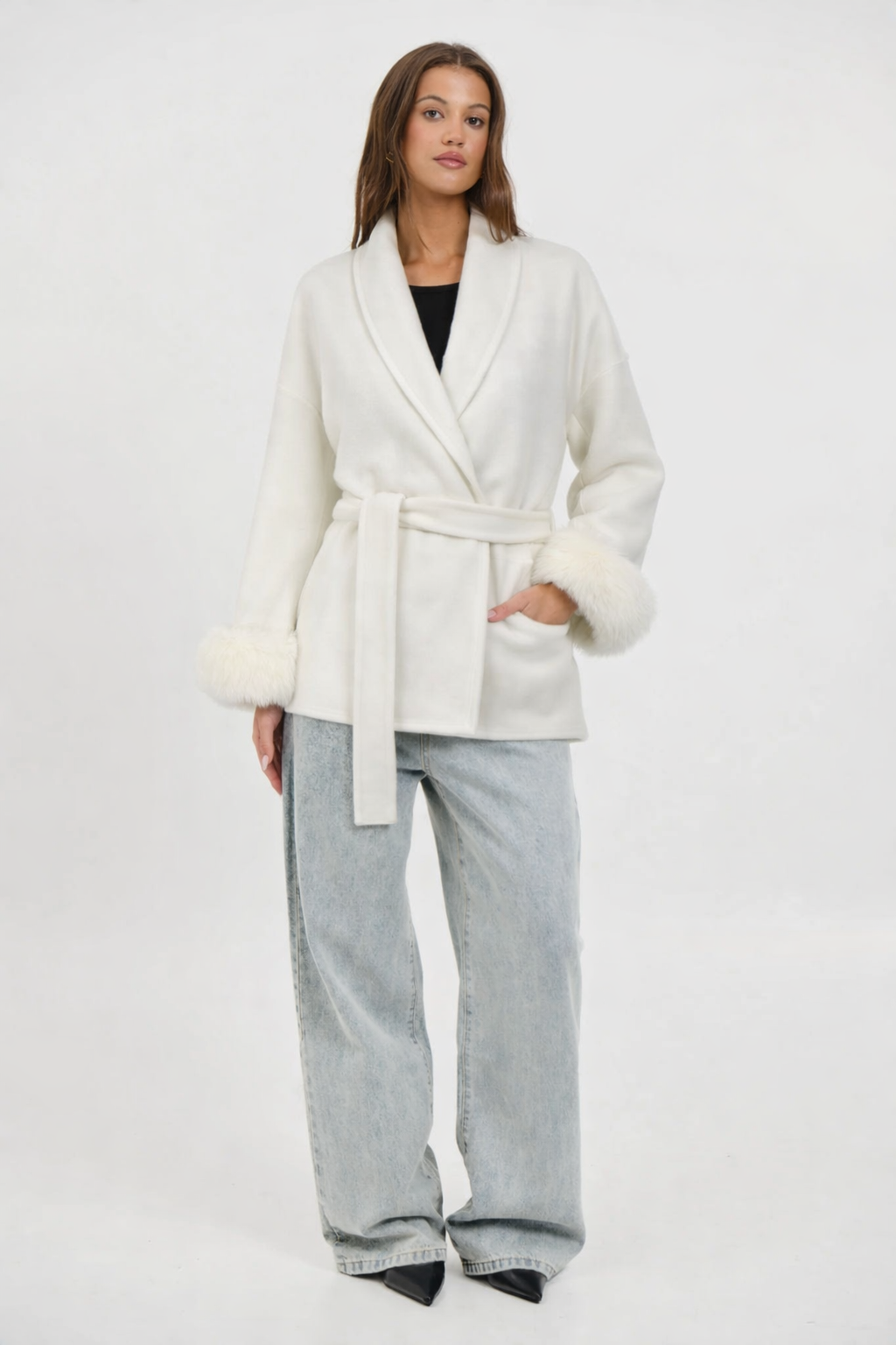 Cappotto con Cintura e Polsini in Pelliccia