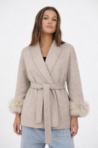 Cappotto con Cintura e Polsini in Pelliccia