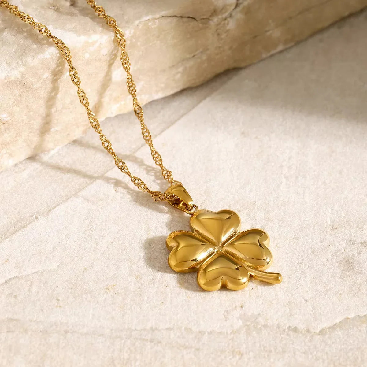 Vera Clover Necklace