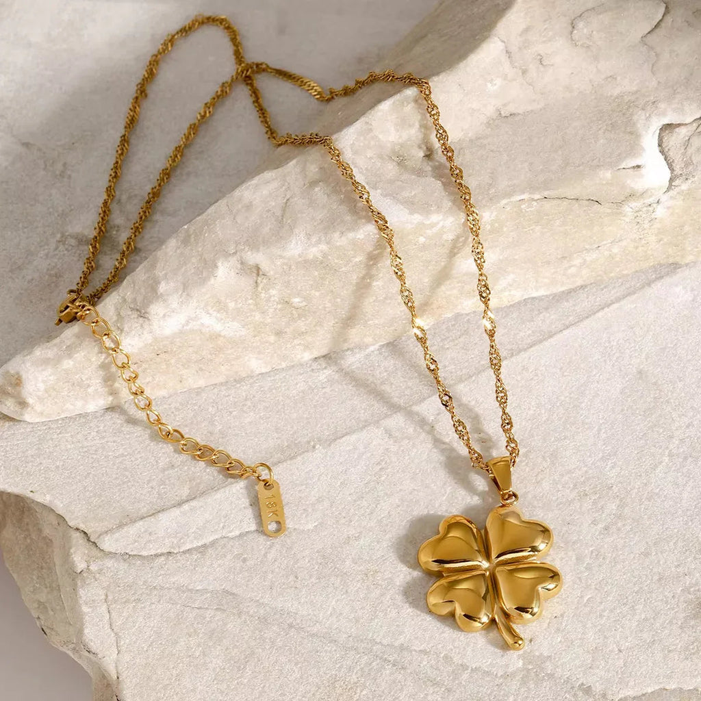 Vera Clover Necklace