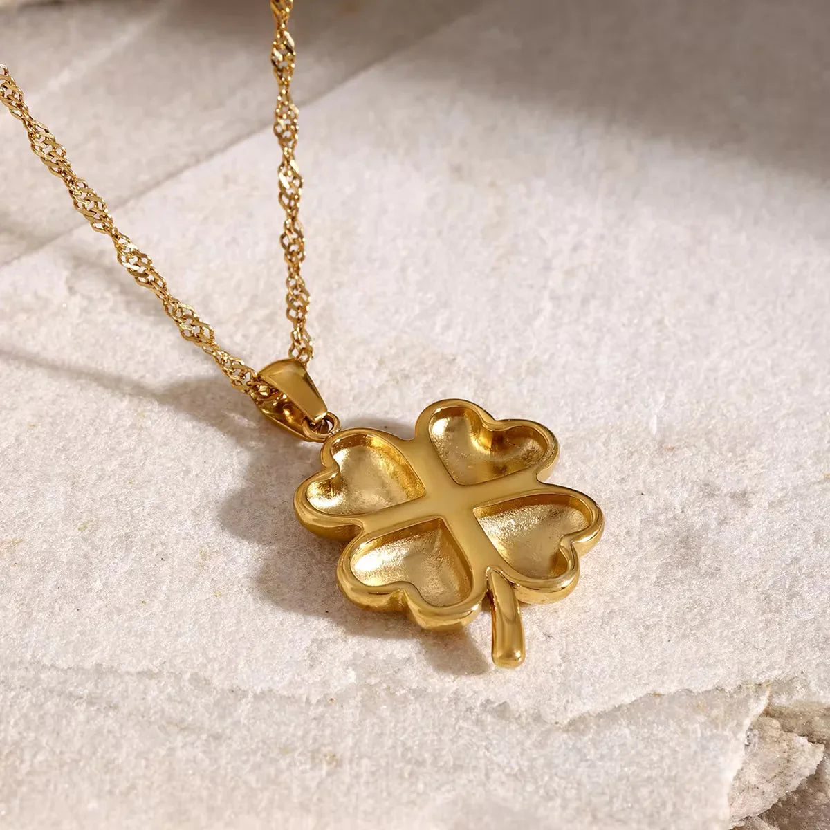 Vera Clover Necklace