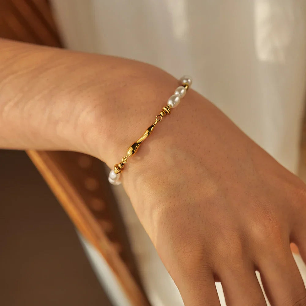 Marguerite Freshwater Pearl Bracelet