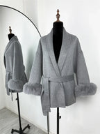 Cappotto con Cintura e Polsini in Pelliccia
