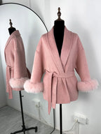 Cappotto con Cintura e Polsini in Pelliccia