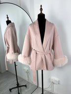 Cappotto con Cintura e Polsini in Pelliccia