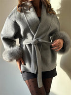 Cappotto con Cintura e Polsini in Pelliccia
