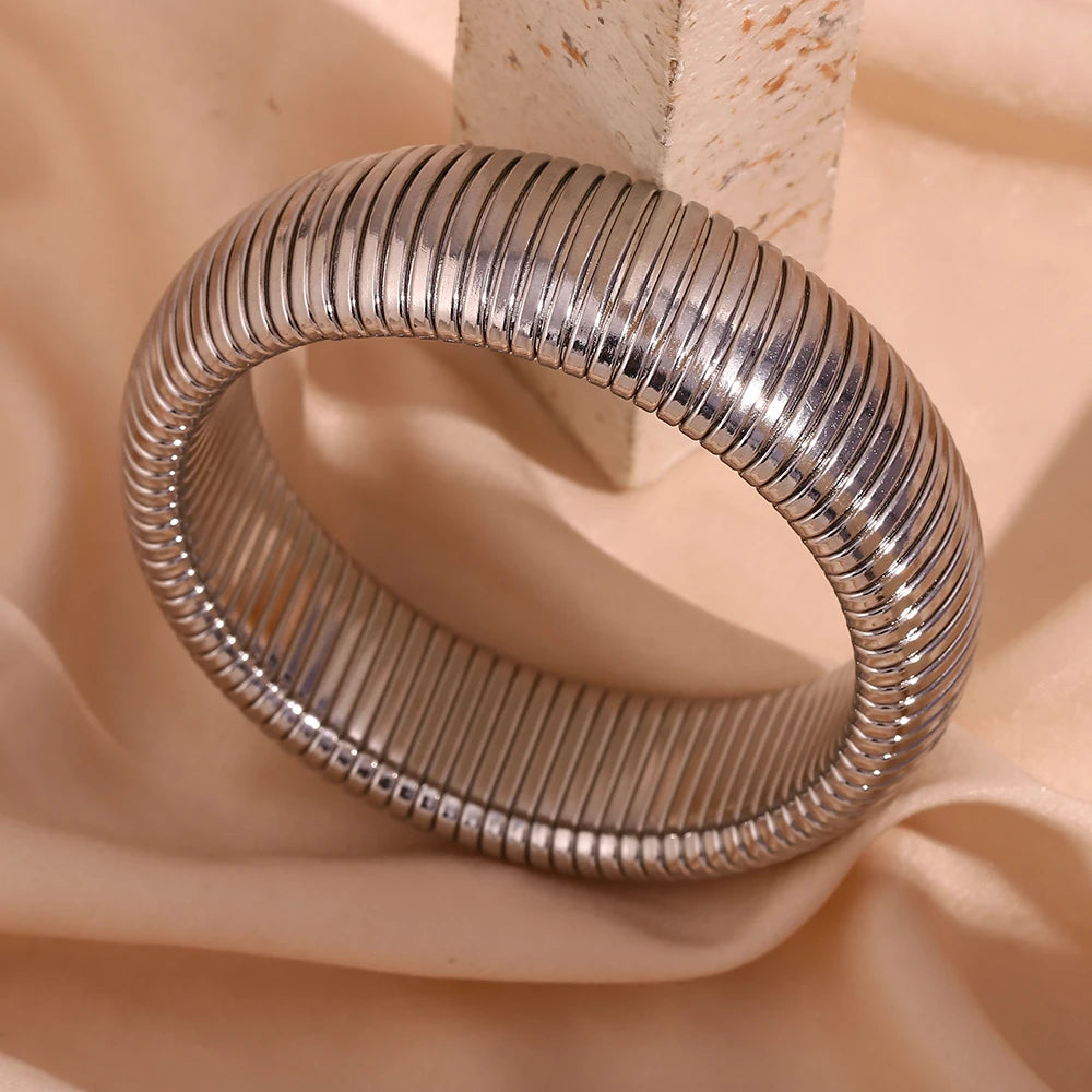 Nora Wide Chunky Bangle