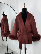 Cappotto con Cintura e Polsini in Pelliccia