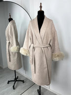 Cappotto con Cintura e Polsini in Pelliccia