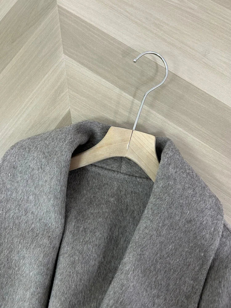 Cappotto con Cintura e Polsini in Pelliccia