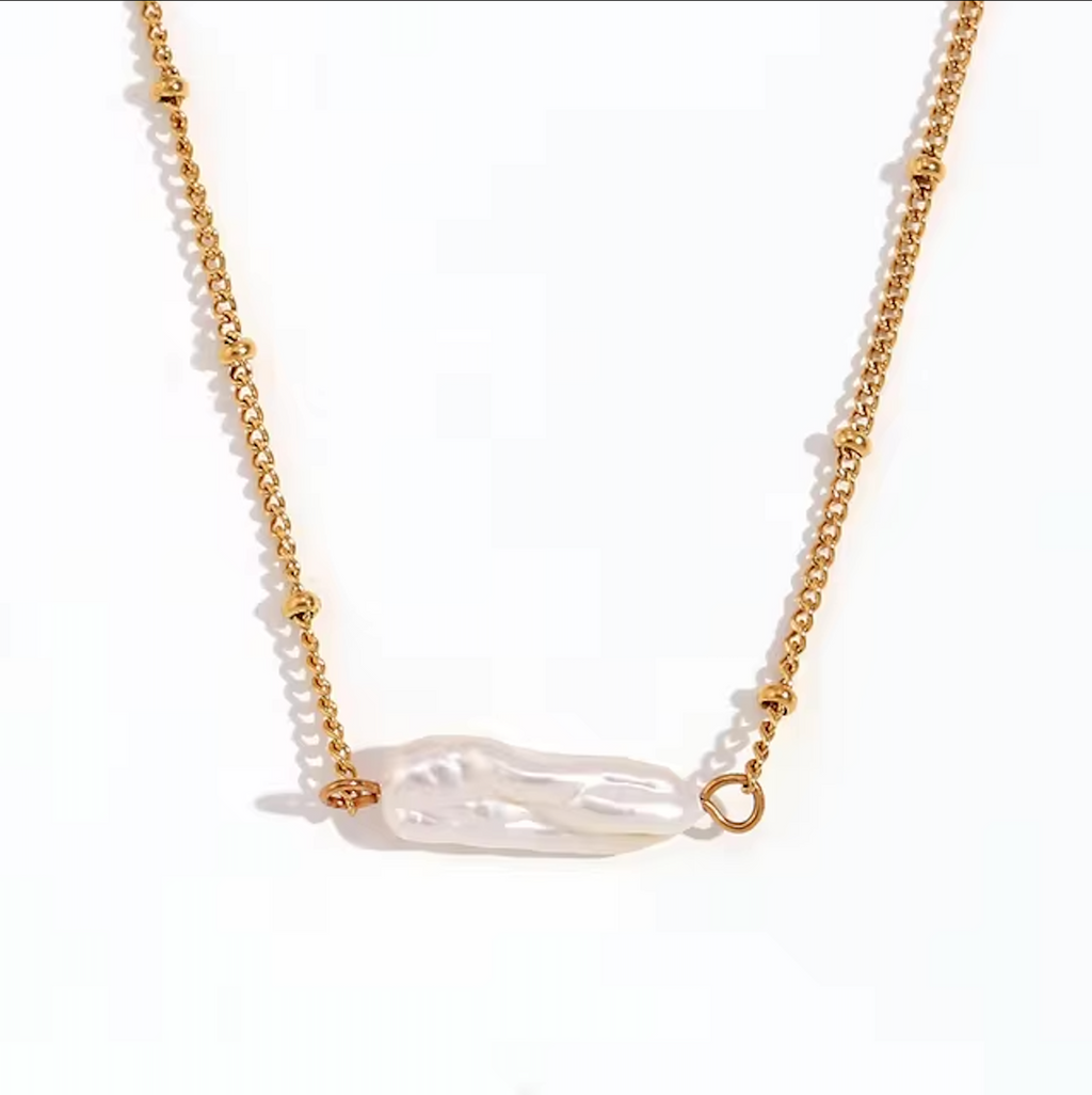 Selene Pearl Necklace