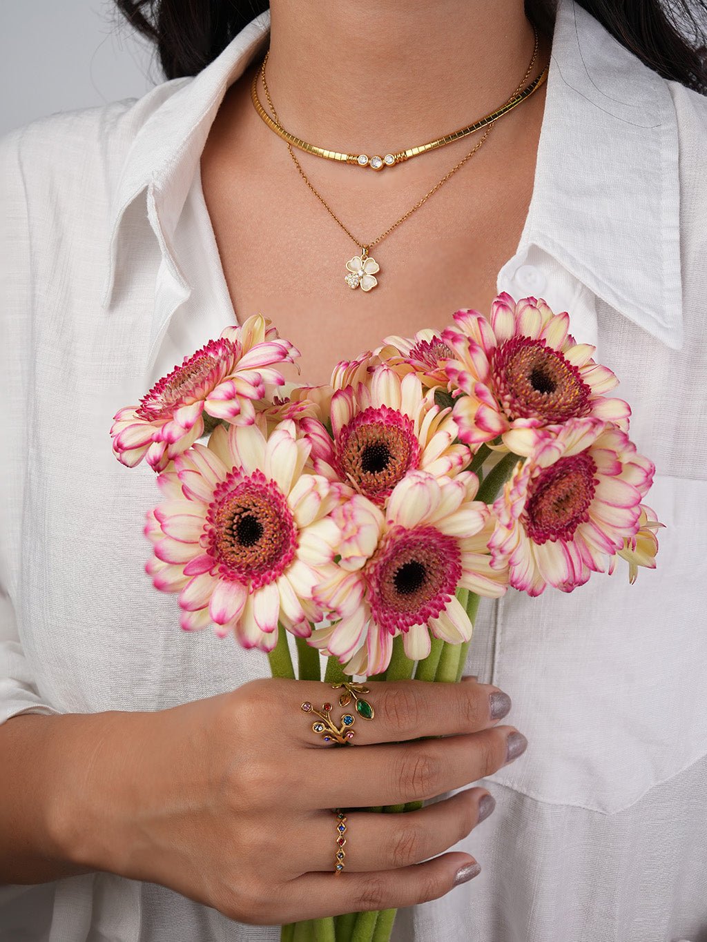 Blattring mit bunten Zirkonia Gold
