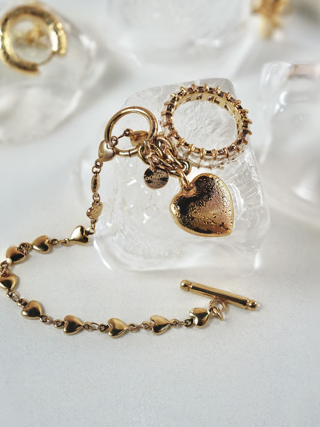Bold Heart Armband Gold