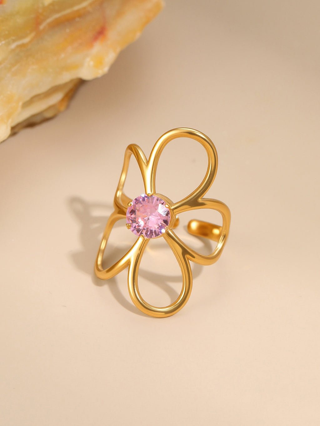 Shining Line Flower Ring Gold 55mm